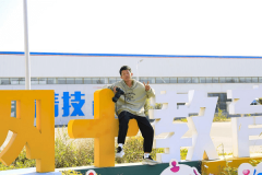 再續(xù)同窗情，來(lái)新華描繪精彩未來(lái)