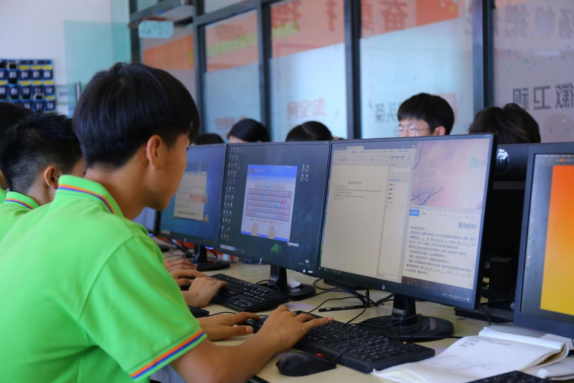 高中生除了考大學(xué)，還有什么好出路？